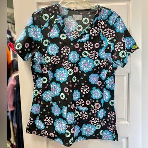 Women’s scrub top